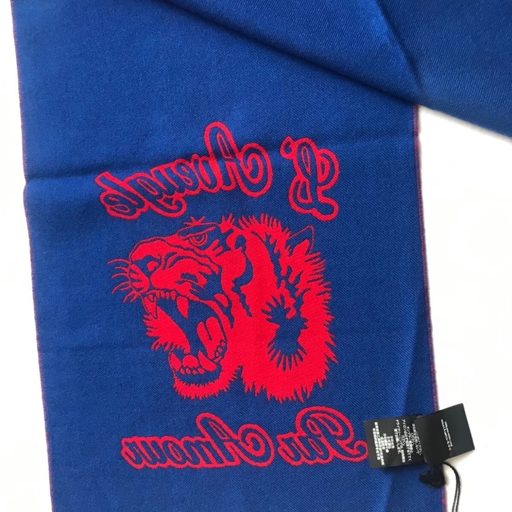 Gucci Blue and Red Graphic Scarf - Picture 11 of 12